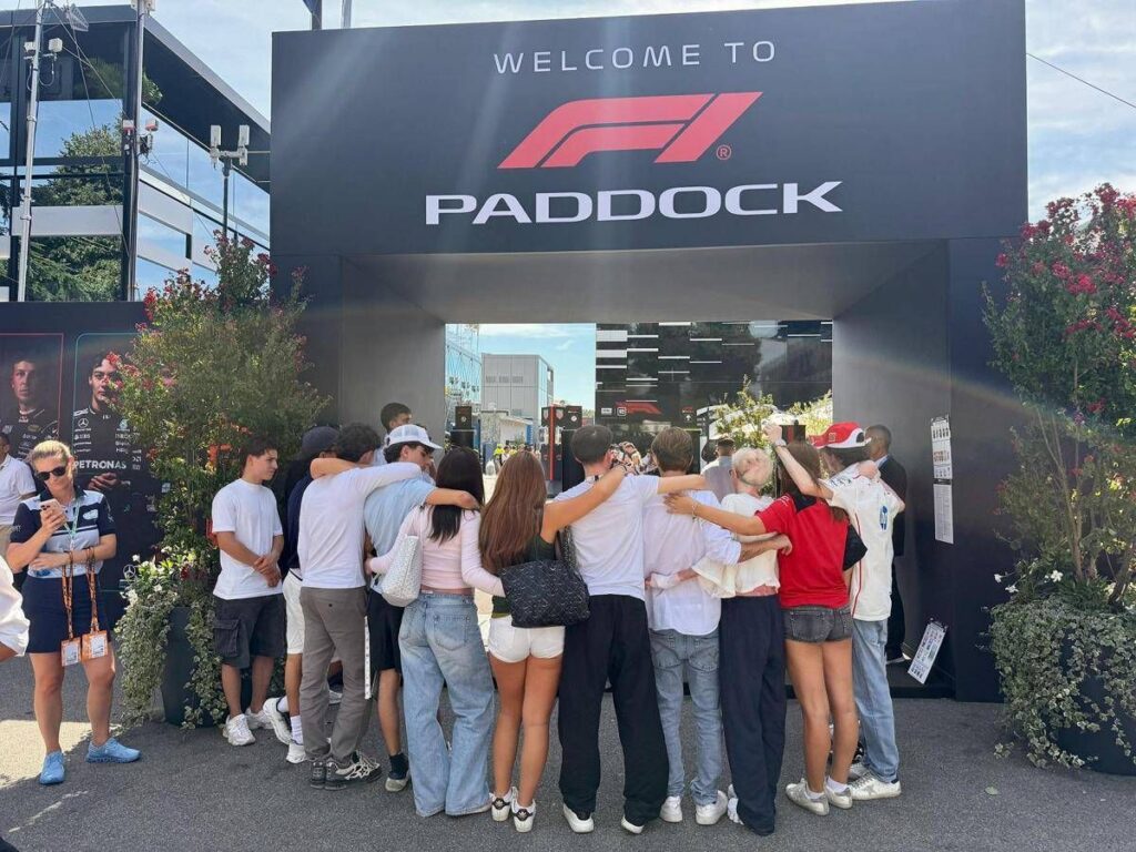 Crans Montana, i ragazzi sopravvissuti alla tragedia di Capodanno ospiti al Gp di Monza