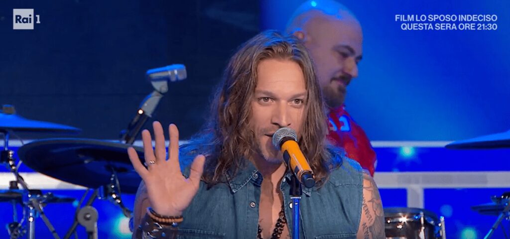 Domenica In, chi è il nuovo cantante Timothy Cavicchini. Venier: “Peccato sia bruttino…”