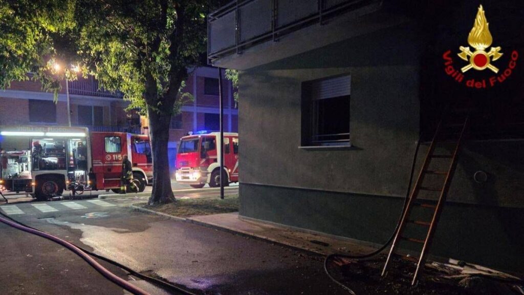 Dramma a Lucca, incendio nella notte a San Vito: 2 morti e 13 feriti