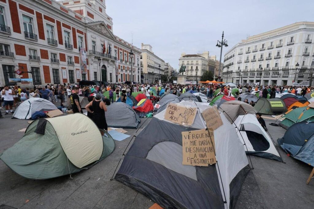 Emergenza abitativa in Spagna, governo annuncia sospensione sfratti per vulnerabili fino al 2030