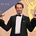 Emmy 2026, 14 premi a ‘Widow’s Bay’. Matthew Rhys e Jean Smart scrivono la storia