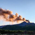 Eruzione Etna, voli sospesi fino alle 14.30 all’aeroporto di Catania