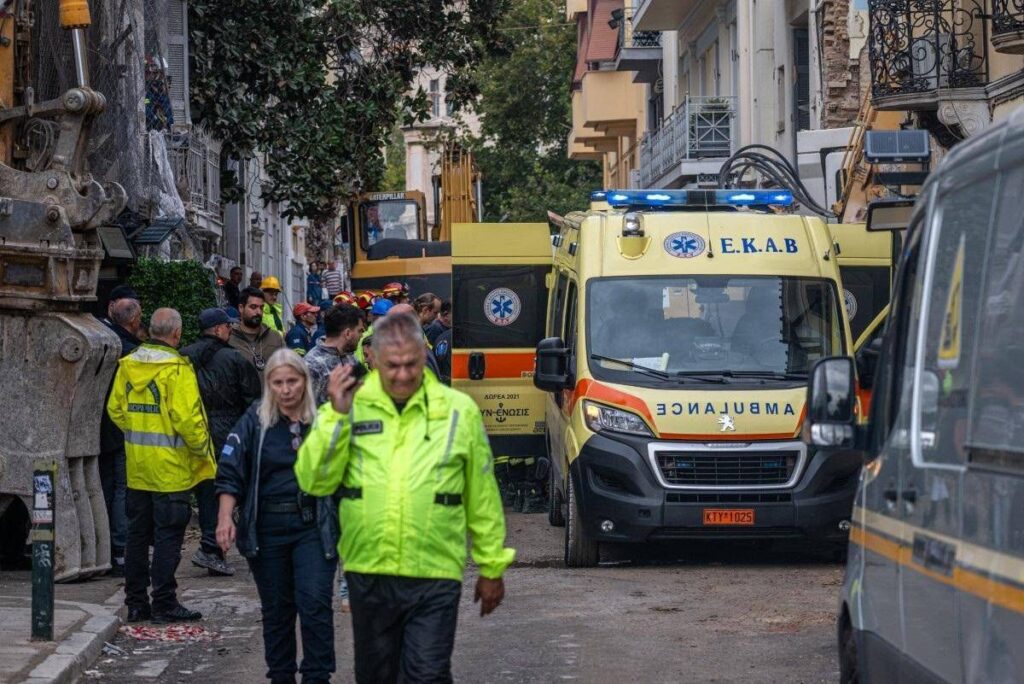 Esplosione e crollo di un palazzo ad Atene, sale a sei il bilancio delle vittime: morta una famiglia di turisti americani