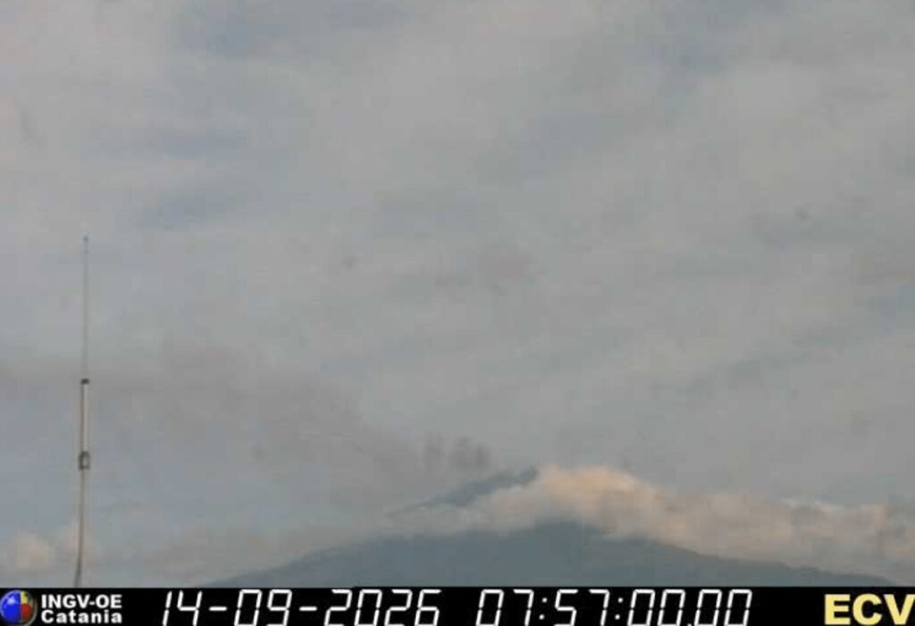Etna in eruzione, nuovi disagi all’aeroporto di Catania: voli in arrivo sospesi fino alle 16