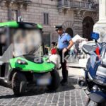 Giungla golf car a Roma, controlli a tappeto dei carabinieri: 10 sottoposte a fermo e valanga di multe