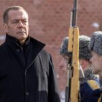 Guerra ibrida, Germania accusa Russia e Medvedev minaccia: “Meriterebbe un attacco diretto”