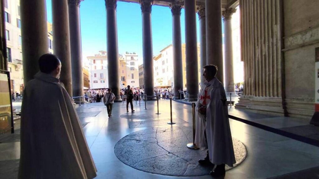 I Templari custodiscono il Pantheon: volontariato e accoglienza nella Basilica di Santa Maria ad Martyres