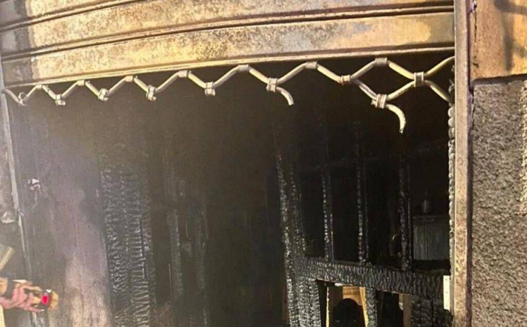 Incendiata sede di CasaPound a La Spezia, il movimento: “Attentato terroristico”