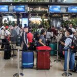 Indonesia, italiano bloccato per stop voli: “Chiusi in albergo con 2 bambine, non sappiamo cosa fare”