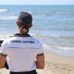 La Spezia, donna resta bloccata per ore su uno scoglio in mare: “L’abbiamo salvata, era in ipotermia”