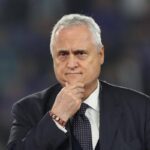 Lazio, la protesta dei tifosi arriva in Inghilterra. The Times: “Lotito contro tutti”