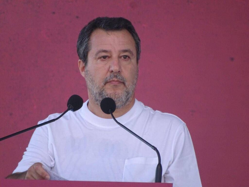 Lega, Salvini a Pontida lancia il congresso a ottobre: “Nessuno spazio a divisioni”