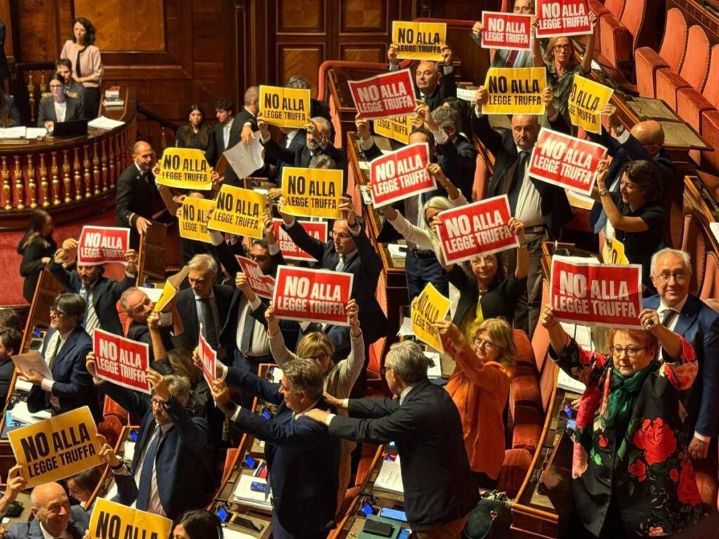 Legge elettorale, via libera del Senato. Protesta delle opposizioni in Aula