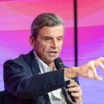 L’odissea di Calenda bloccato in Sicilia per tre giorni: “Stato la amministri per i prossimi 30 anni”