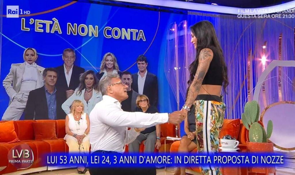 Lui ha 53 anni, lei 24: a La volta buona arriva la proposta di matrimonio a sorpresa