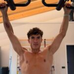 Marquez e la foto choc: il pilota mostra la spalla ‘deformata’