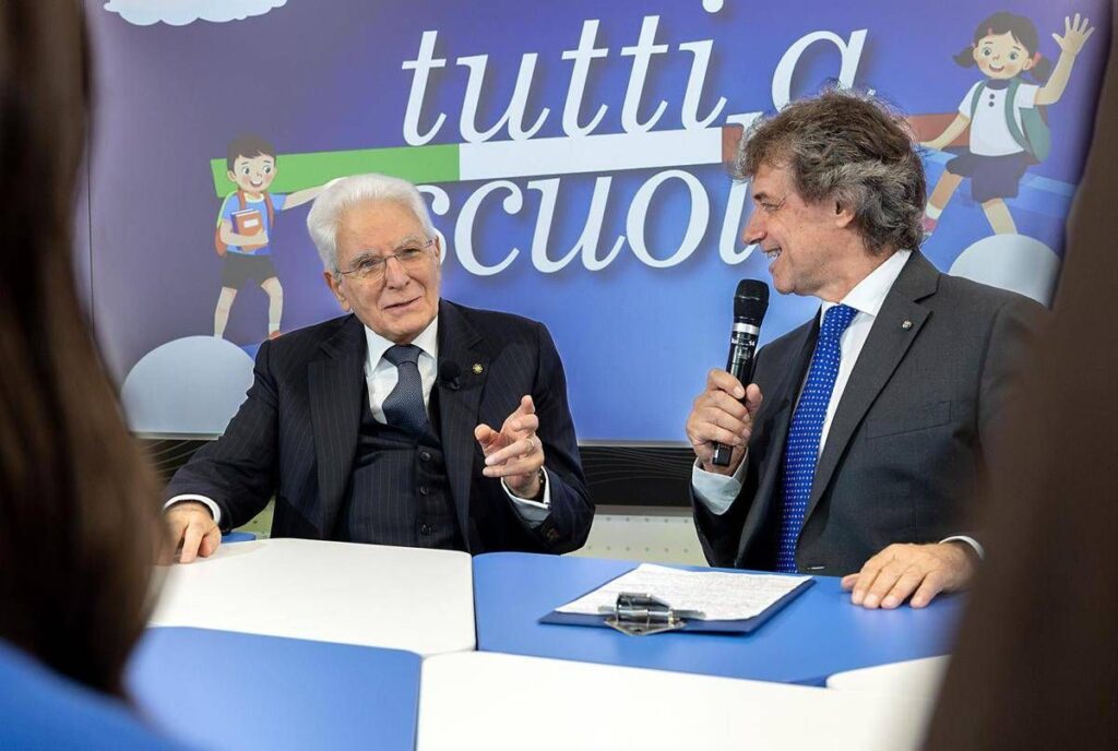 Mattarella: “La scuola è la più efficace leva di integrazione. Le violenze? I genitori non si sottraggano all’alleanza coi docenti”