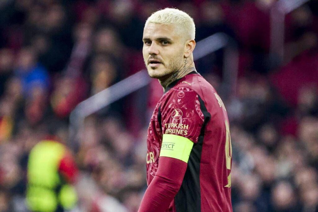 Mauro Icardi, patente sospesa fino al 2099 in Argentina. Lui attacca: “Pensate a sistemare le strade”