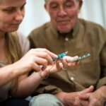 Millennial consapevoli ma stressati, boomer caregiver con gli acciacchi: generazioni a confronto