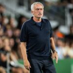 Mourinho show dopo il ko del Real: “C’erano due rossi” e mostra le foto in conferenza