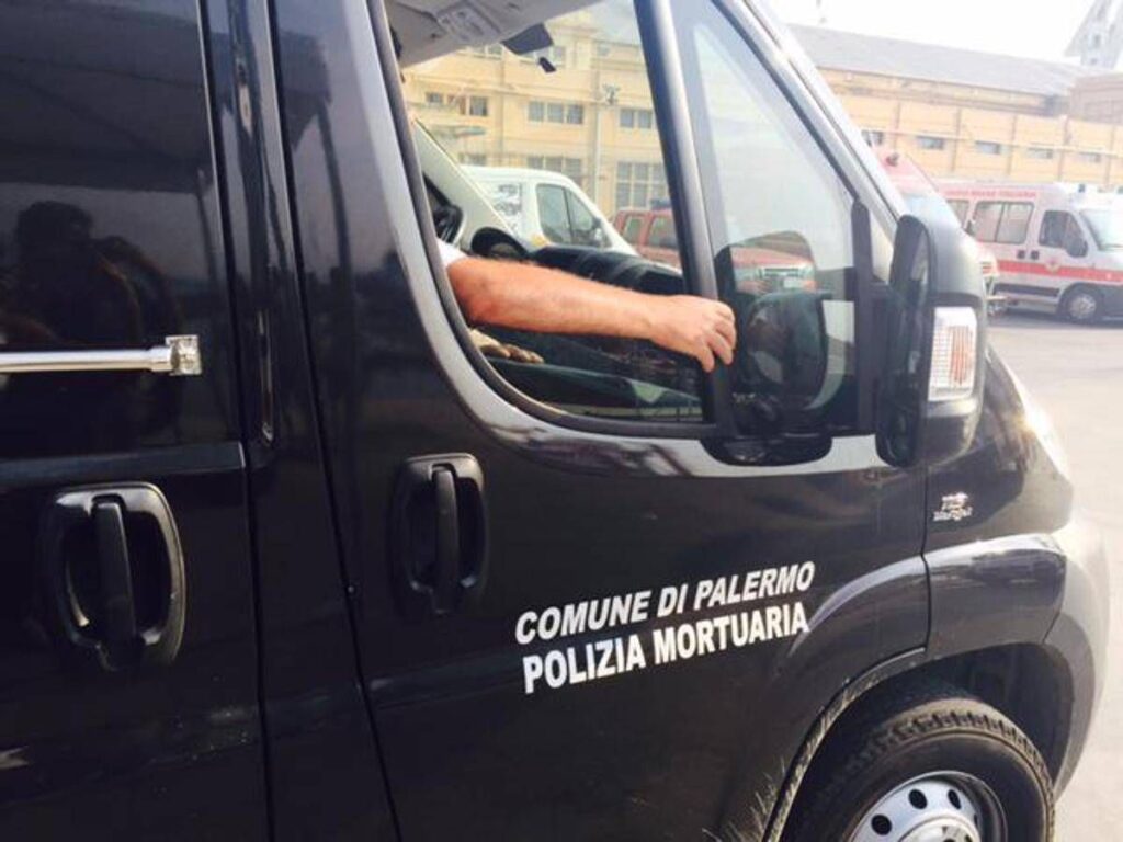 Nascosto nell’auto di una donna per entrare in Italia, 25enne tunisino muore sul traghetto verso Palermo