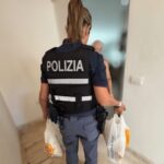 Non mangiava da giorni e viveva in condizioni di degrado a Fiuggi: poliziotti le comprano cibo