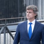 Operaio muore al Colosseo, Rai rinvia serata evento di Alberto Angela: “Andrea aveva l’età dei miei figli”