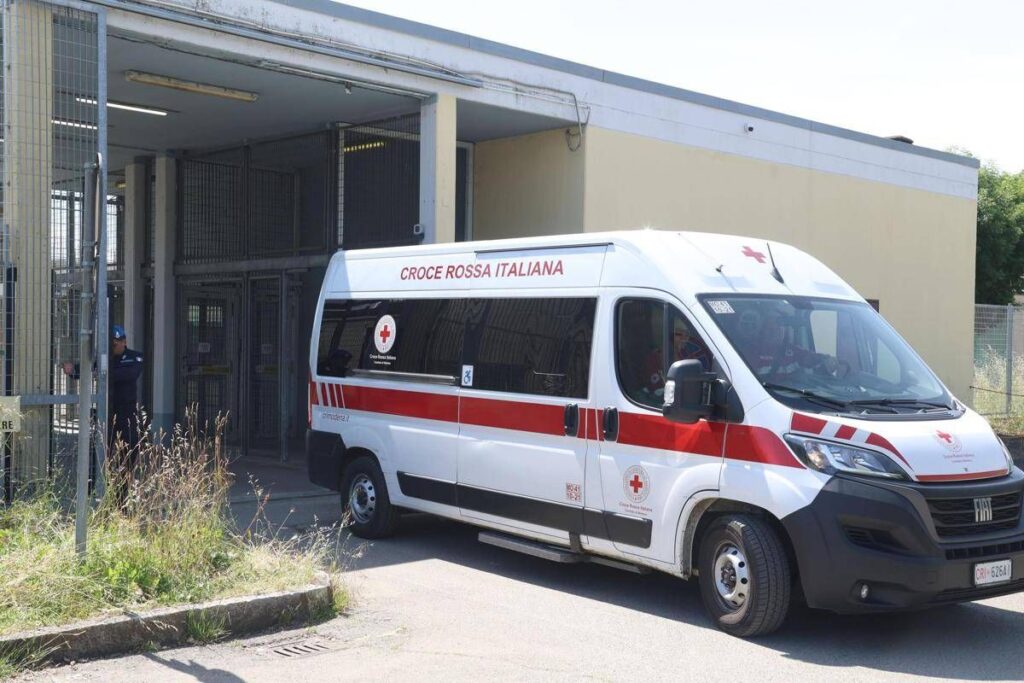 Paura sulla Via degli Dei, escursionista punta da un imenottero: shock anafilattico e soccorso d’urgenza