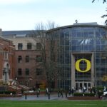 Phil Knight, co-fondatore della Nike, e la donazione record all’Università dell’Oregon: “Assegno da un miliardo di dollari”