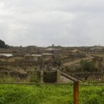 Pompei, si finge guida turistica e abusa di un 17enne in domus chiusa al pubblico: arrestato guardiano del Parco