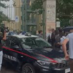 Prof accoltellata a Roma, la testimonianza di uno studente: “Il 13enne indossava casco, ha colpito con coltello e con due pugni”