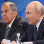 Russia, Putin: “Nessun attacco all’Ue”. Lavrov ribalta la minaccia: “Guerra breve se Europa ci colpisce”