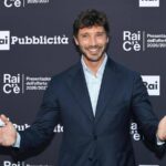 Sanremo, il nuovo regolamento dell’era De Martino: arriva la ‘Serata Performance’, 24 big in gara e paletti per l’IA
