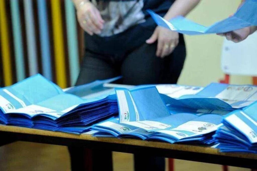 Sondaggio politici, Pd più vicino a Fratelli d’Italia. Vannacci sale ancora