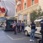 Spari a Roma, donna colpita a Prati: l’arma potrebbe essere un fucile, colpi da oltre dieci metri