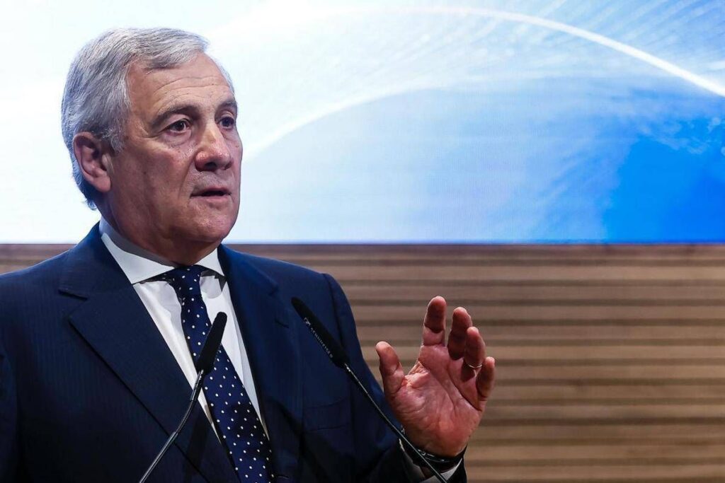 Tajani: “Magistrati siano più rigidi su arresti, colpirne uno per educarne cento”. Anm: “Parole contrarie a Stato di diritto”