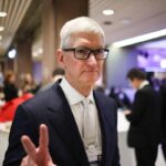 Tim Cook ‘saluta’ Apple dopo 15 anni, John Ternus è il nuovo amministratore delegato