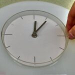 Torna l’ora solare, vantaggi e svantaggi: conviene mantenere quella legale?