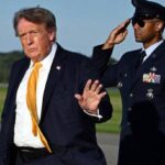 Trump cambia look, addio ciuffo biondo: i capelli castani scatenano il web