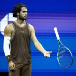 US Open, Alcaraz perde un set e si sfoga: “Il servizio è una m***a”