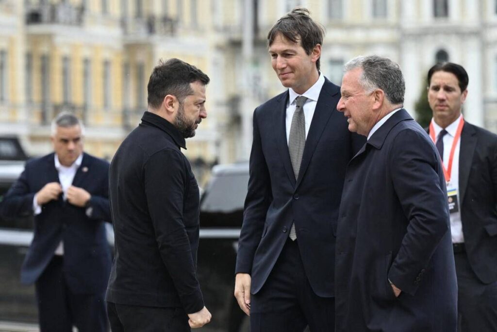 Ucraina-Russia, Zelensky al tavolo con gli inviati di Trump: “Guerra continuerà”
