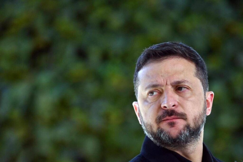 Ucraina, Zelensky: “A novembre trilaterale con Usa e Russia”. Trump: “Presto la svolta”