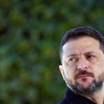 Ucraina, Zelensky: “A novembre trilaterale con Usa e Russia”. Trump: “Presto la svolta”