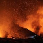 Ucraina ancora sotto attacco russo: raid su stazioni di servizio a Kiev, colpito mercantile a Odessa