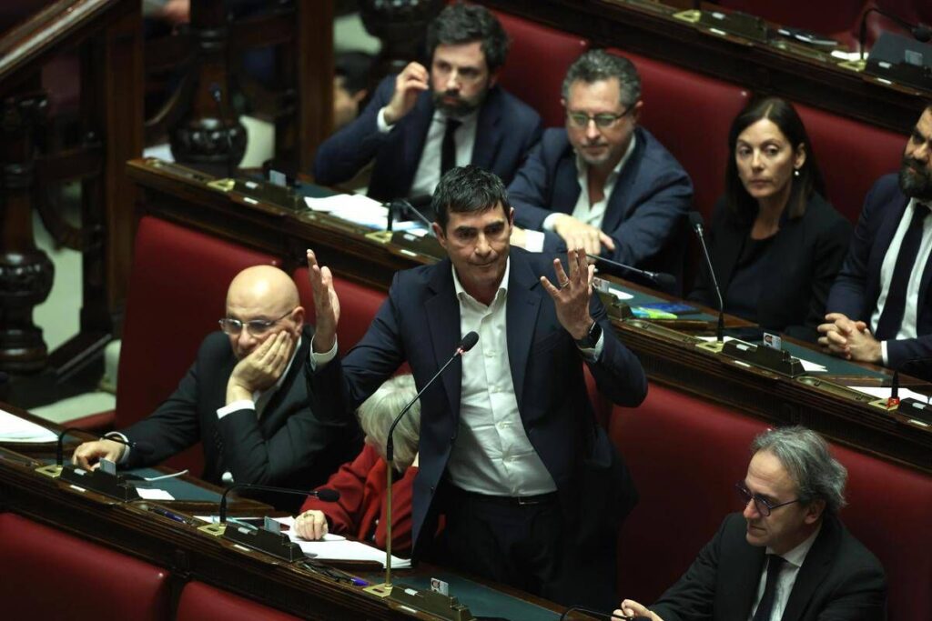 Ucraina e rebus centrosinistra, Fratoianni: “Troveremo sintesi con Pd e M5S”