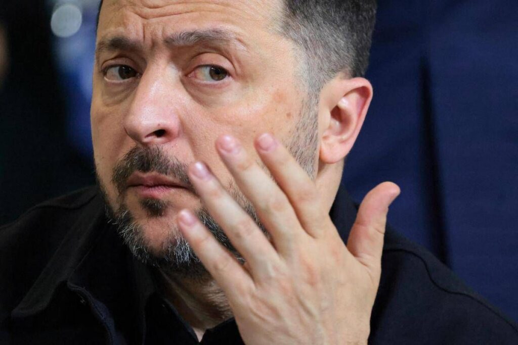 Ucraina, la minaccia di Zelensky: “I cieli della Russia non sono più sicuri”. Putin: “Terrorista”