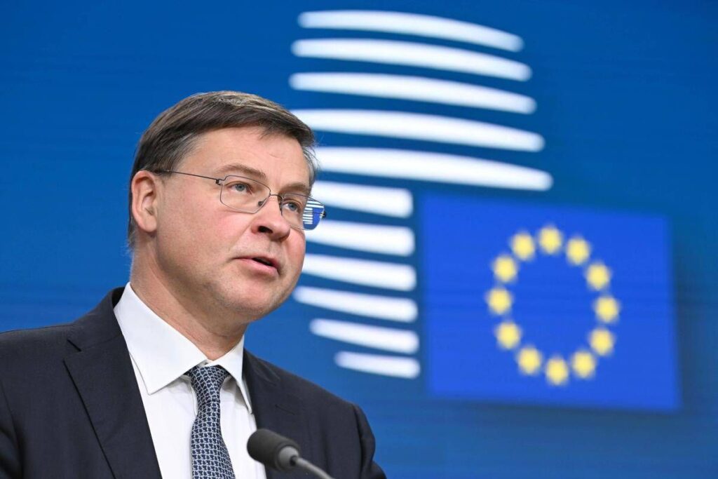 Ue, Dombrovskis: “Esamineremo a fondo le richieste di Italia e Grecia, no a nuove forme di flessibilità”