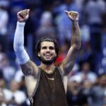 Us Open, Carlos Alcaraz soffre ma rimonta e batte Jaime Faria: è terzo turno