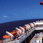 Usa, padre di tre figli si getta dalla nave da crociera: stava festeggiando l’anniversario di nozze