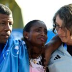 Vince la maratona di Berlino, si infortuna all’ultimo km e perde il record del mondo: il ‘dramma’ di Assefa
